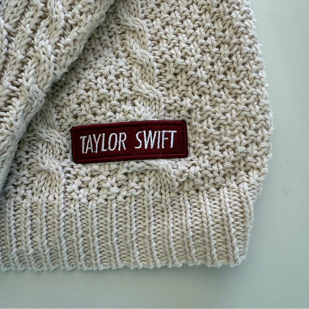 Taylor Swift-Red Cardigan-Size M/L - Picture 7 of 14
